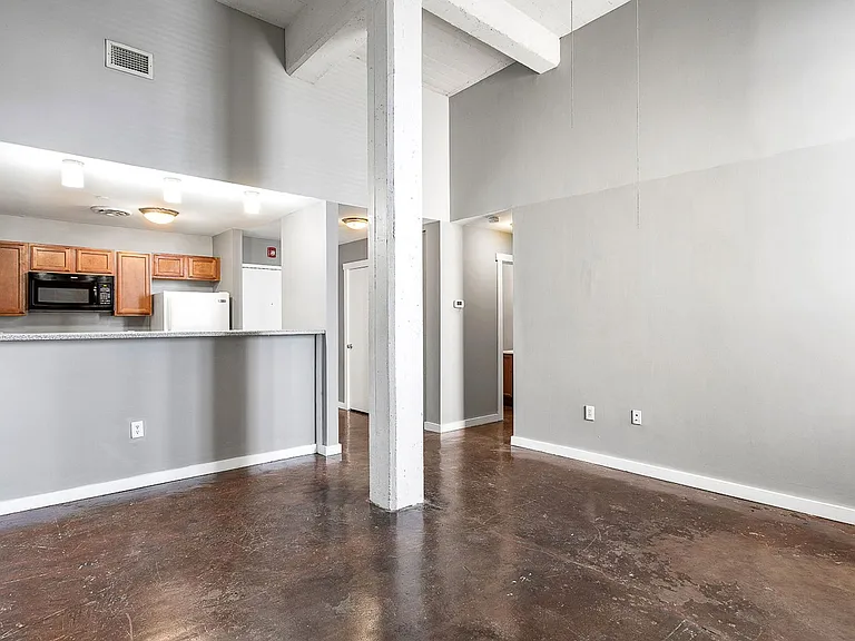 1510 W Broad St — Photo 12