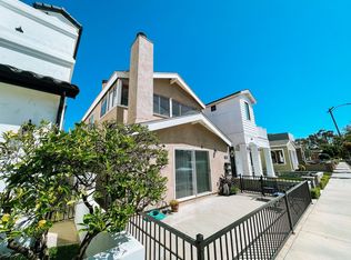 328 8th St #1/2, Seal Beach, CA 90740