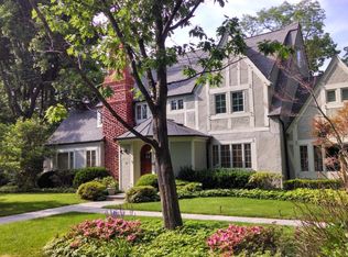 17 Ridge Dr E, Great Neck, NY 11021