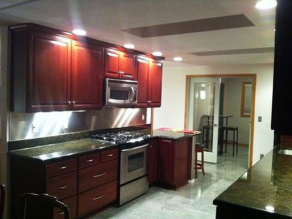 5th image of 1924 Berry St NE