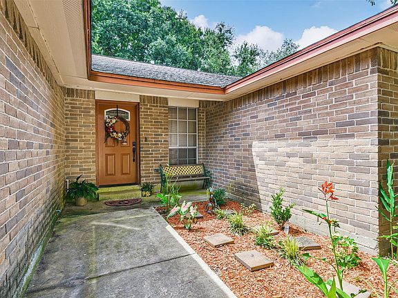 4th image of 1009 Killarney Ave