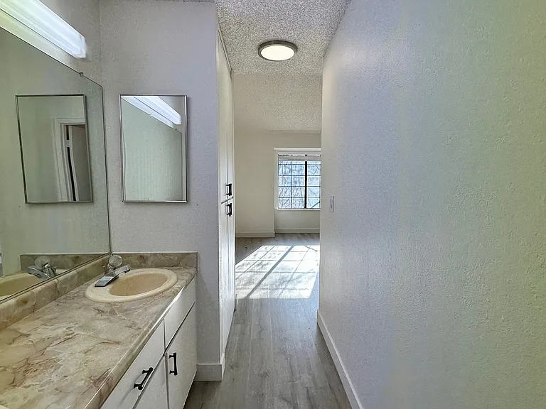 Upstairs Primary Bathroom