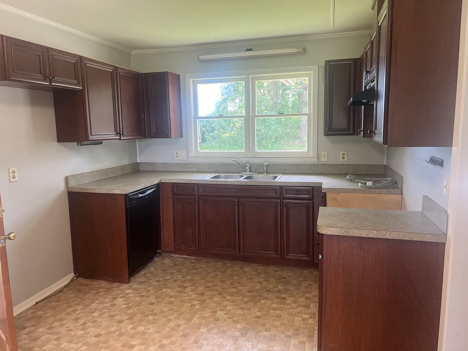 410 Rutland Rd — Photo 4