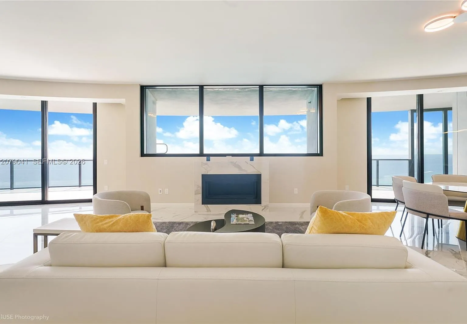 Porsche Design Tower — Photo 3