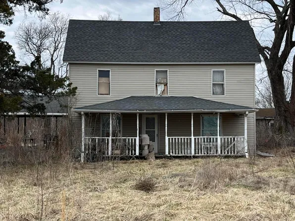 847 S 30th St, Mc Cune, KS 66753