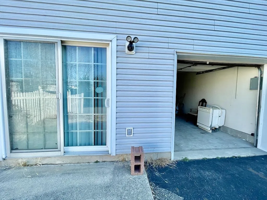 3 bed, 2.0 bath, 1200 sqft, $3,099 — Photo 3