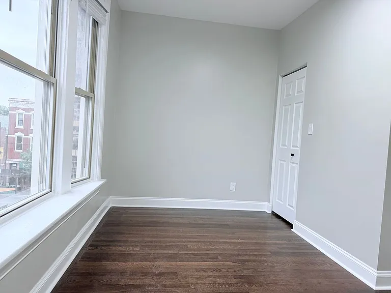 2411 W McLean Ave — Photo 10
