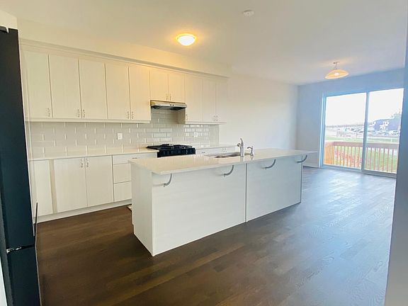 4th image of 283 Rosenberg Way