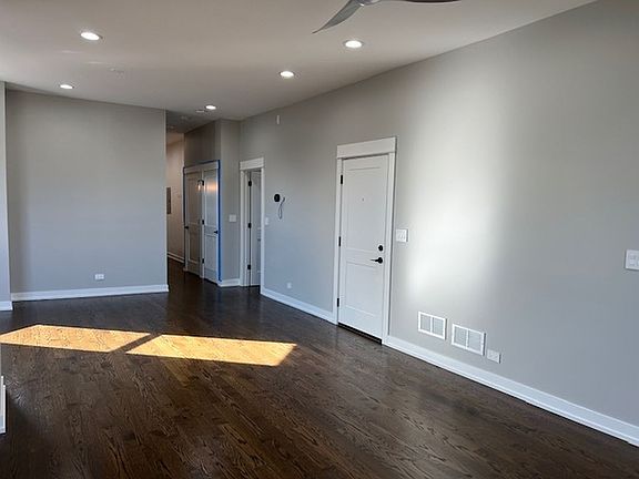 4th image of 2715 W Potomac Ave #3FR