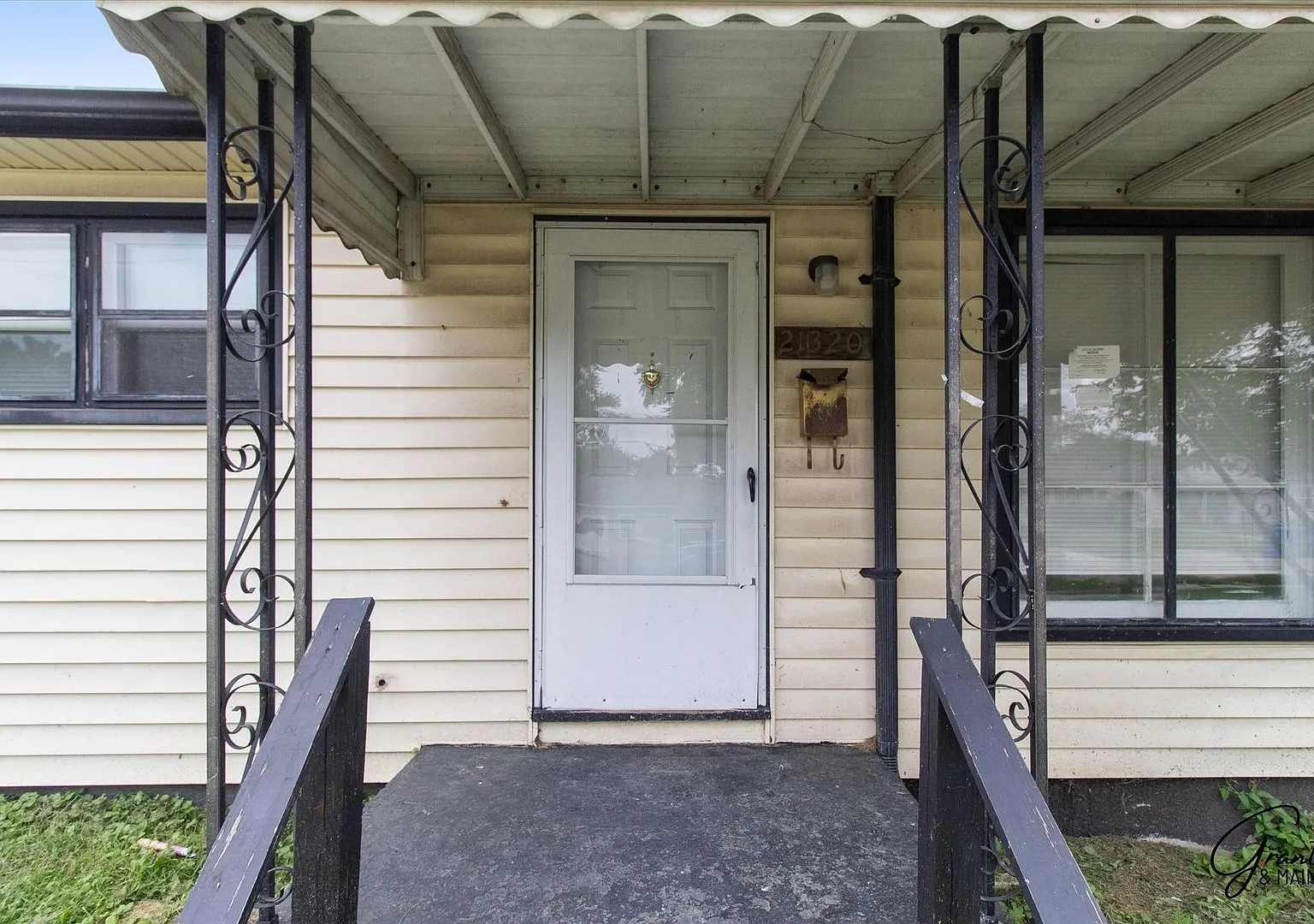$1,250/month - 2 bedroom 1 bath — Photo 2