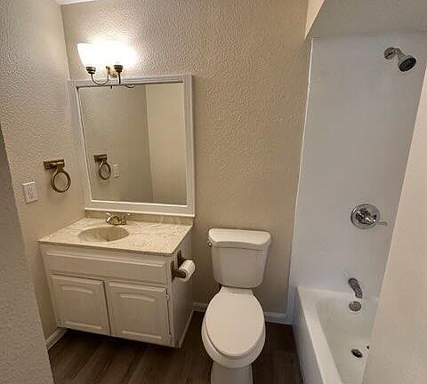 5th image of 321 E 10TH Avenue