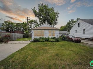 823 Hawthorne Ave, Ypsilanti, MI 48198