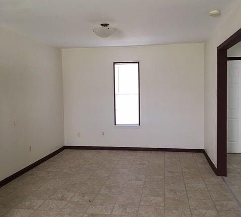 3rd image of 501 Curry Ave