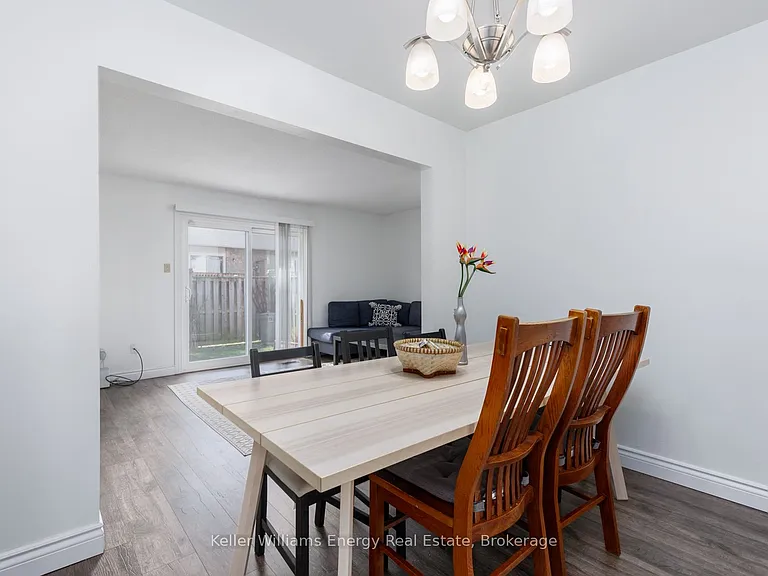 660 Grey St #B — Photo 6