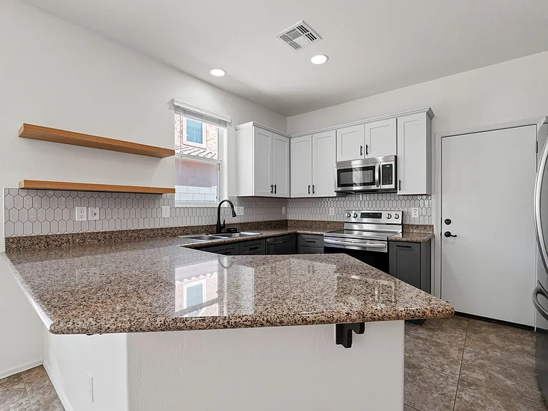 4036 E Carla Vista Dr — Photo 8