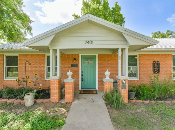 2401 Country Meadows Ln, Brenham, TX 77833