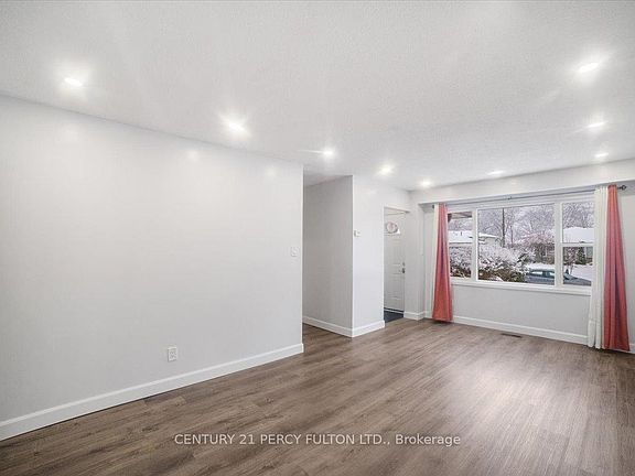 3rd image of 279 Vancouver Cres