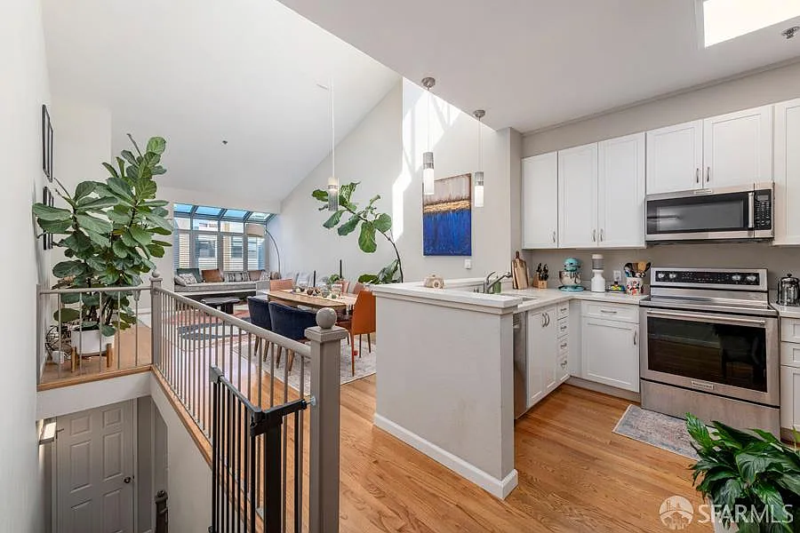 Building Photo - 2075 Sutter St #525