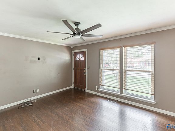 4th image of 305 Beard St SW