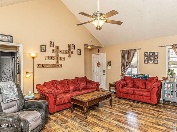 5th image of 104 Koufax Dr