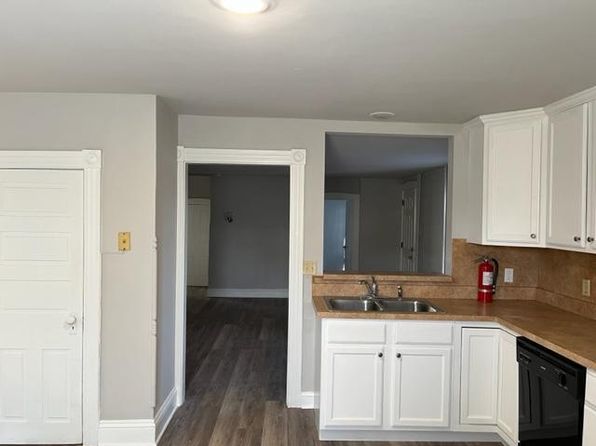 8 Petersburg Rd APT 1