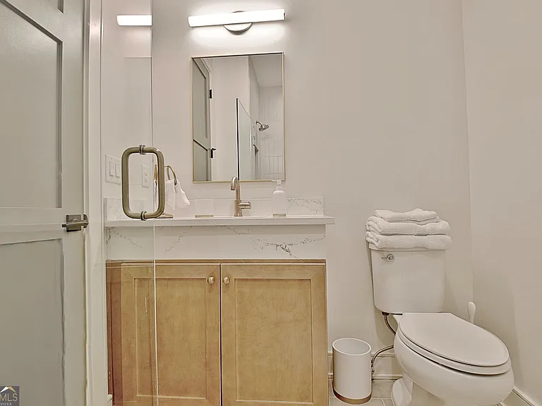 180 High St — Photo 11