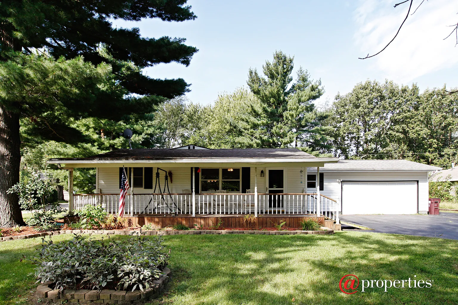 3425 N Pheasant Dr photo 1