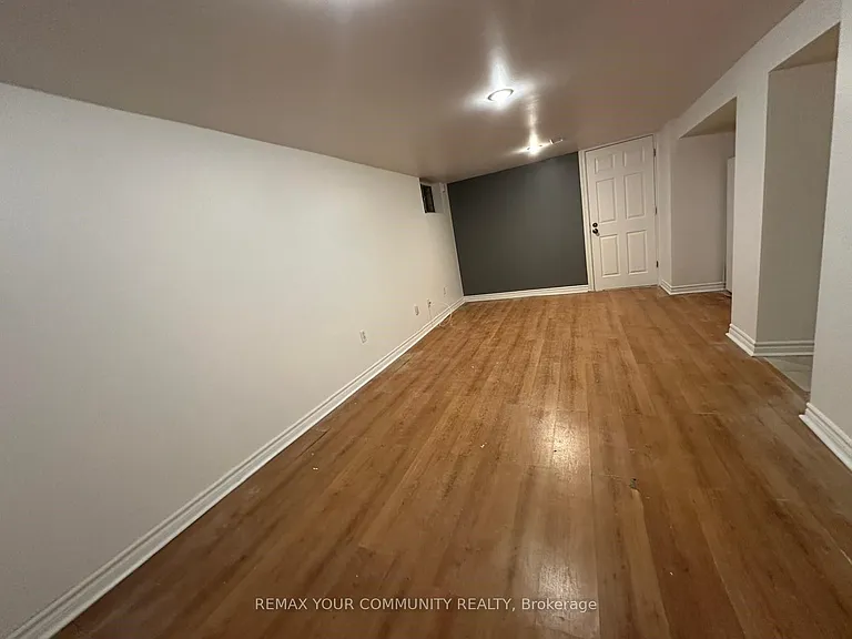 90 Binswood Ave #LOWER LEVEL — Photo 4