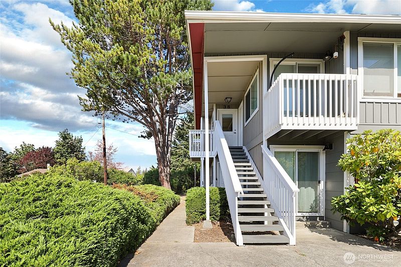 2nd image of 1930 Lawrence Street #38