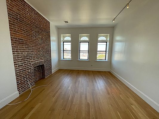 1st image of 1200 Pacific St APT 5R