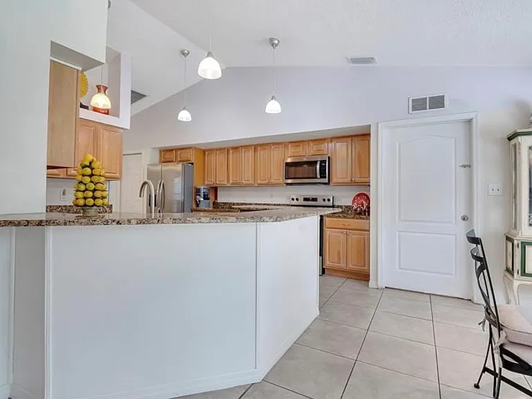 1849 E Crowley Cir — Photo 14