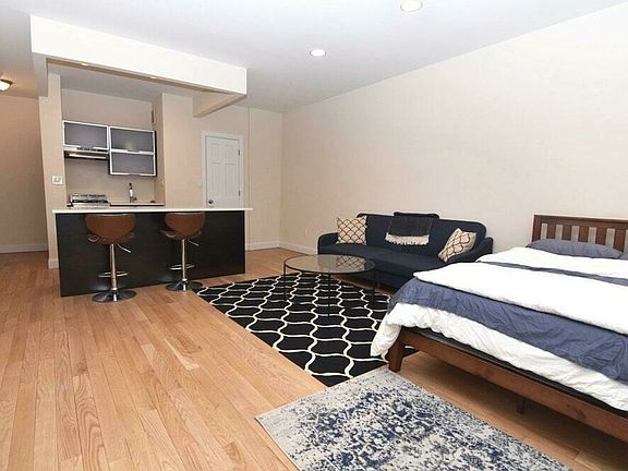 4th image of 1436 Lexington Ave #1D