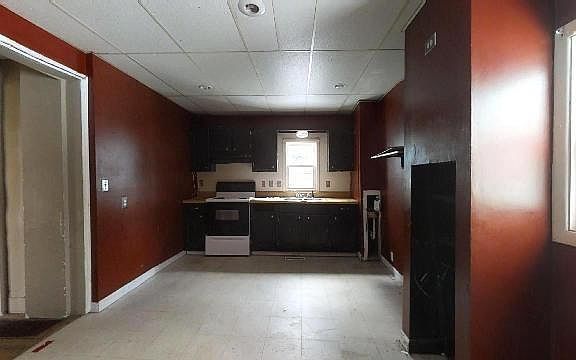3rd image of 64 Wood St