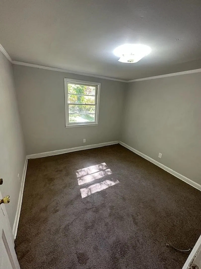 820 W. Eighth Street — Photo 4