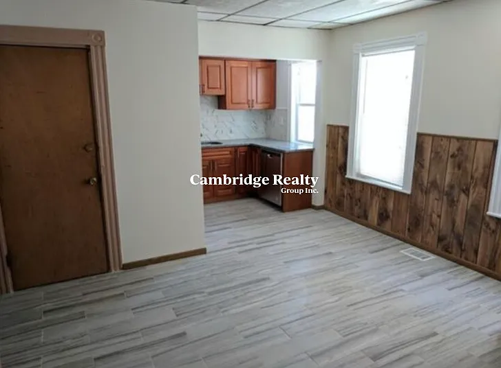 3 bed, 1.0 bath, 900 sqft, $3,600 — Photo 3