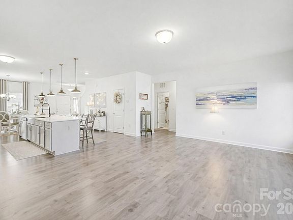 3rd image of 749 Alexander Commons Dr