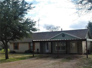 106 E Commerce St, Leroy, TX 76640