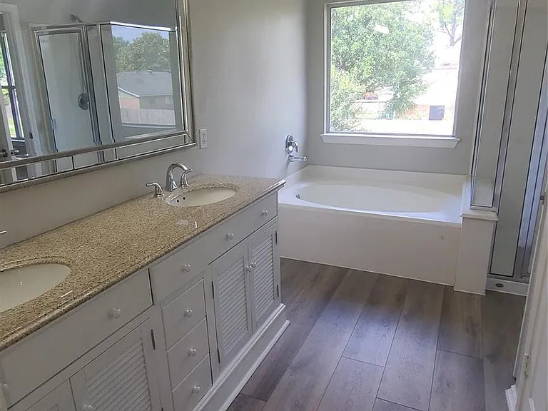 17242 Oakwood Chase Dr — Photo 8