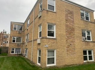 9065 Gross Point Rd APT 2R, Skokie, IL 60077