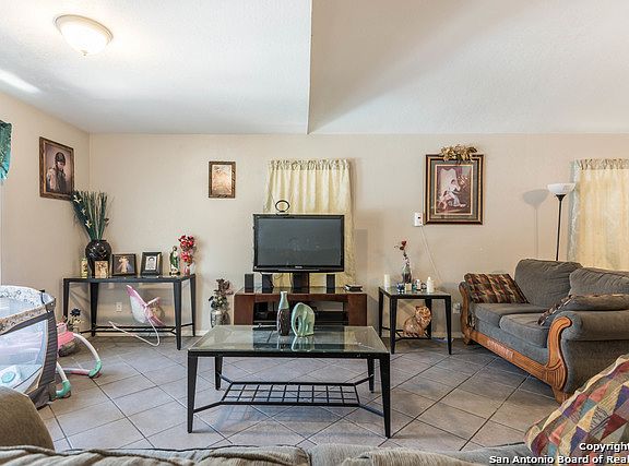 3rd image of 3038 W Gerald Ave