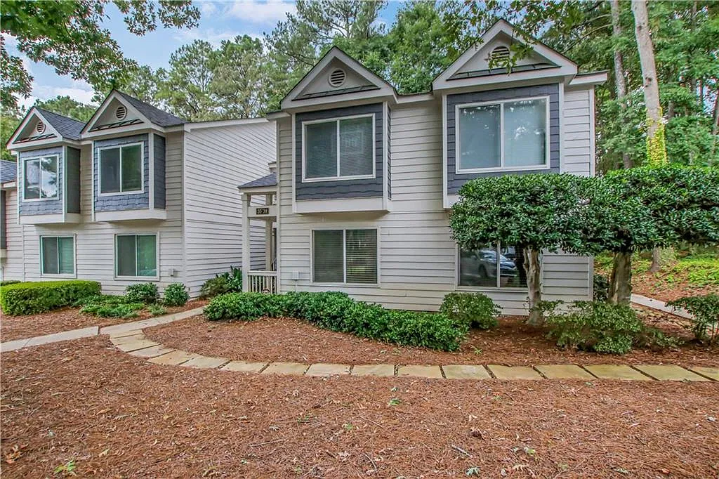 2 bed, 2.0 bath, 1404 sqft, $1,795 — Photo 3