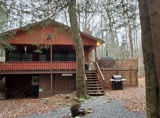 2392 Overlook Ln, Pocono Pines, PA