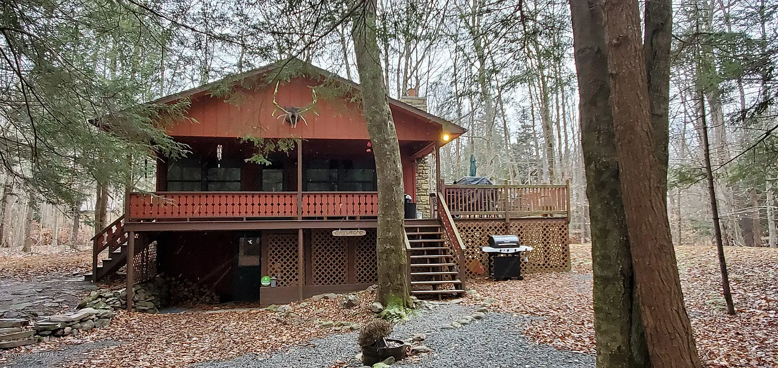 2392 Overlook Ln photo 1