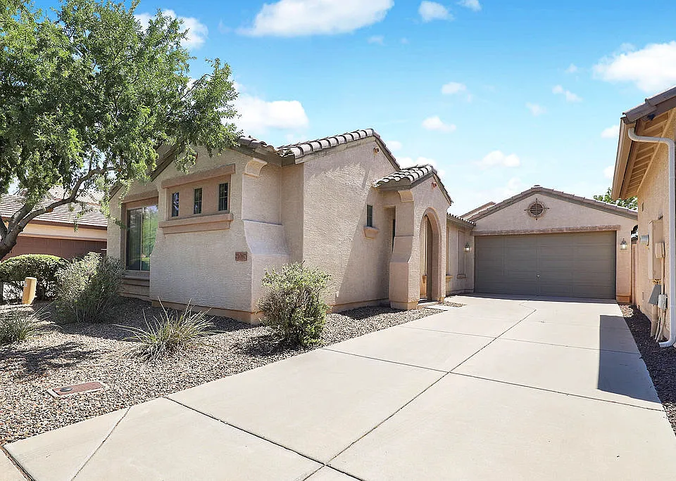 21067 E Tierra Grande