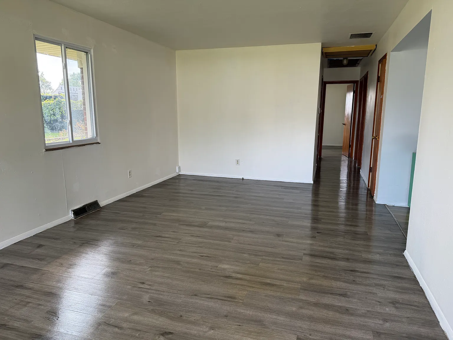 3 bed, 1.5 bath, 1075 sqft, $1,275 — Photo 2