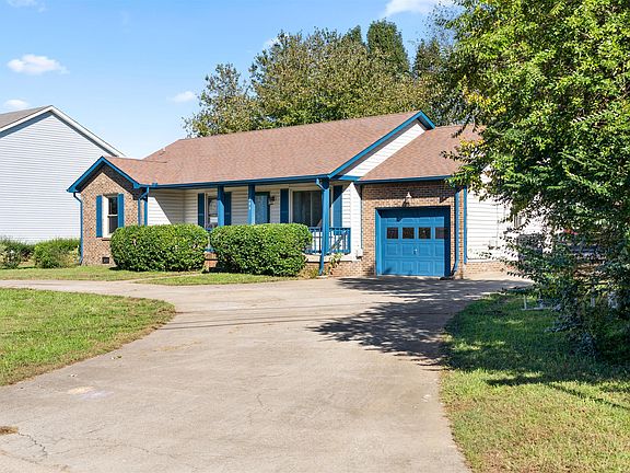 3rd image of 844 Iris Ln