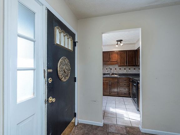 4th image of 231 Saint Clair Dr