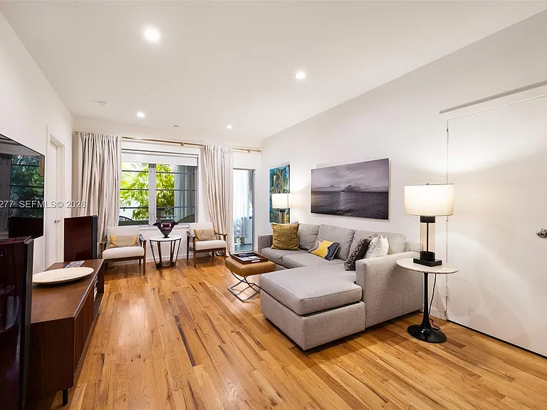 1551 Lenox Ave #8 — Photo 4