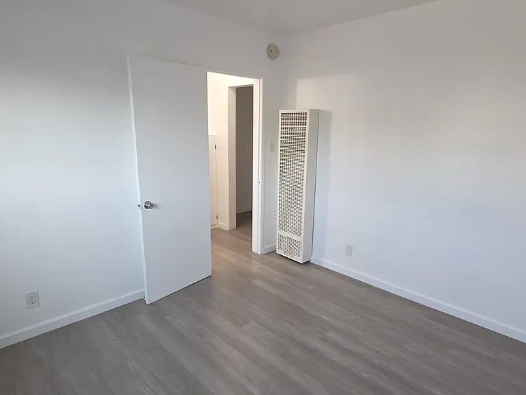 12101 Pacific Ave #5 — Photo 10