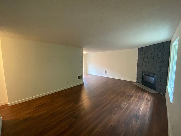 4th image of 2923-2925 SE Waverleigh Blvd #2923